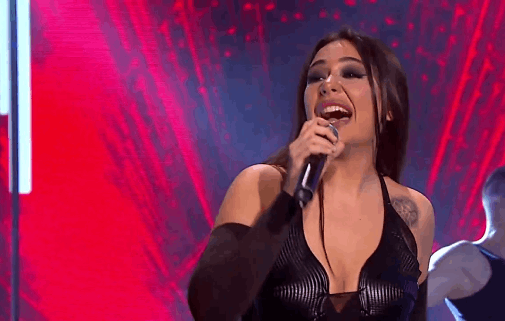 URAGANKA SANJA SE SKINULA U TOPLES: A onda se prepustila u ruke bivšeg ZADRUGARA! (FOTO)
